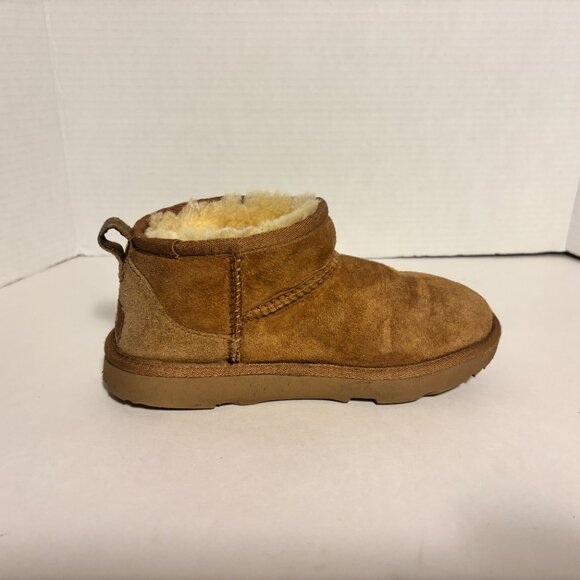 UGG Kids Classic Ultra Mini Boots Chestnut Suede Size 2 Youth - Picture 2 of 16
